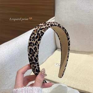 Classic leopard print wide headband for women made of fabric with a non-slip lining