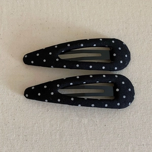 Retro black and white polka dot fabric drop-shaped BB hair clips for women in a 2-piece set