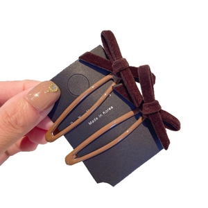 Paar bruine fluwelen strik haarclips in Koreaanse minimalistische stijl voor dames
