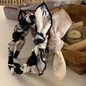Chic floral fabric bow headbands in black and pink for a sophisticated high-skull look