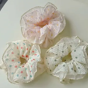 Set di 3 elastici per capelli in tulle a pois e cuori con raffinato bordo in pizzo