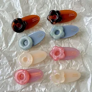 Lot de 8 barrettes en acétate avec fleurs et cercles aux tons Morandi doux
