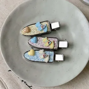 Set di 3 fermagli per capelli con cucciolo di strass e glitter in giallo, viola e blu
