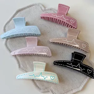 Lot de 6 pinces à cheveux trapézoïdales colorées avec motifs de cœur sur tapis