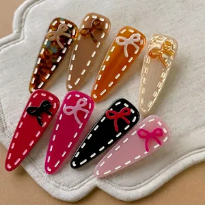 Lot de 8 barrettes à cheveux douces en acrylique couleurs variées avec nœud et motif couture