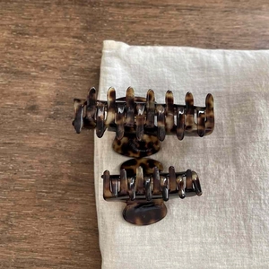 Set of two caramel tortoise shell acetate hair claws for French style hairstyles