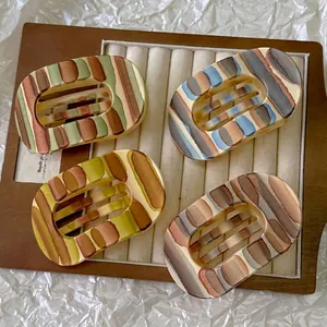 Lot de barrettes à cheveux ovales ajourées aux textures rayées en quatre couleurs