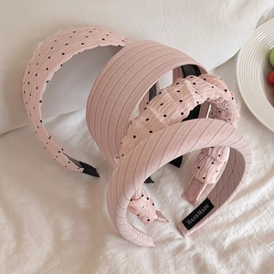 Serre-têtes larges plissés roses à pois et texturés pour le coiffage des femmes
