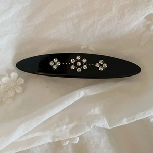 French vintage oval hair clip with sparkling rhinestones and floral design on black base