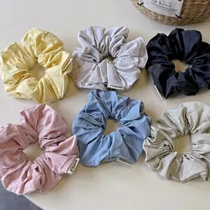 Set di sei elastici per capelli minimalisti in tessuto a coste in vari colori pastello