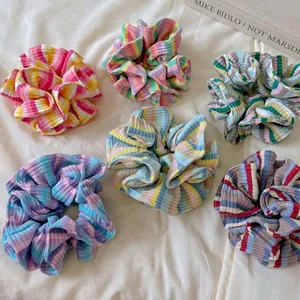Lot de 6 chouchous tricotés colorés avec des motifs rayés aux tons de macarons