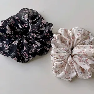 Set di elastici per capelli in chiffon floreale nero e beige con design elastico leggero