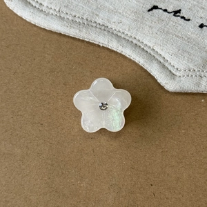 Eleganter Acetat-Blumen-Haarclip mit Strasssteinen und Perlglanz-Finish für Damen