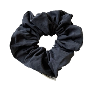 Elastico per capelli nero in tessuto a coste con etichetta logo FMdrea