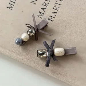 Fermagli per capelli con fiocco di strass scintillanti in grigio con perle e seta