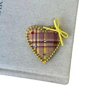 Pince à cheveux coeur à carreaux avec strass colorés et nœud jaune pour petites filles