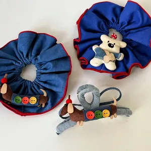 Lindos accesorios para el pelo de perro salchicha y oso en tela azul y roja