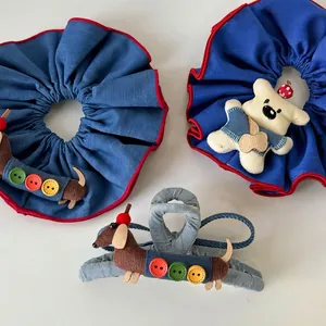 Set de coleteros y pinza para el pelo en tela vaquera con figuras de perro y osito