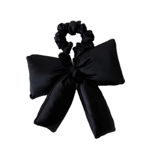 Chouchou chic en satin noir avec nœud rembourré et fini brillant pour coiffure féminine