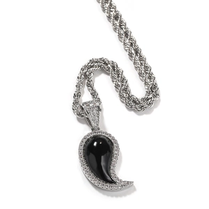Collier hip hop avec pendentif paisley, chaîne torsadée argentée et pierre onyx noire