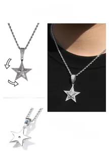 Detail eines Hip-Hop-Anhängers mit drehbarem Pentagramm, Strasssteinen und Kordelkette