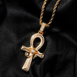Hiphop gouden Ankh kruis hanger met oog van Horus en witte zirkonia op een gedraaide ketting