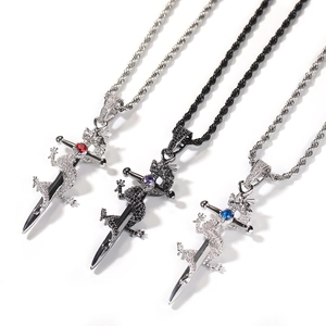 Vue détaillée de trois pendentifs épée dragon hip hop avec pierres de zircon colorées