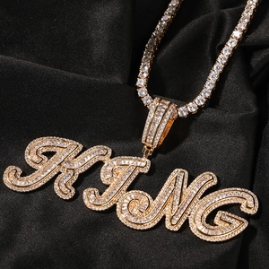 Goldene Hip-Hop-Tenniskette mit quadratischen Zirkoniasteinen und KING-Anhänger