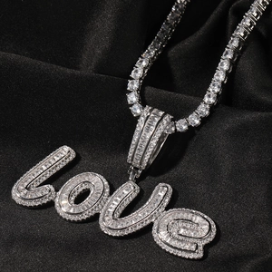 Hip Hop Iced Out LOVE Anhänger mit Baguette-Zirkonia an einer Tennis-Halskette