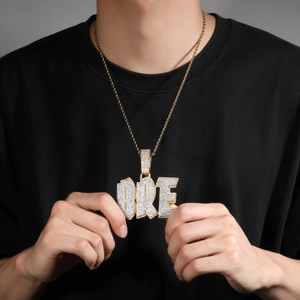 Collana hip-hop ciondolo lettere BRE dorate con zirconi scintillanti e catena a corda