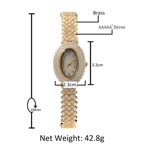 Montre quartz dorée ovale pour femme avec zircons incrustés et bracelet en maille