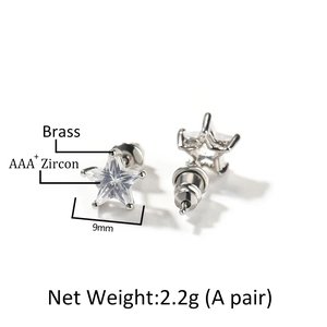 Détail des boucles d'oreilles en cuivre en forme d'étoile avec zircons blancs AAA+