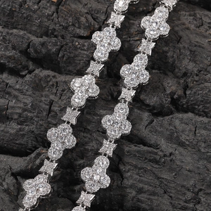 Macro shot of 10mm hip-hop floral necklace with sparkling diamond-set clover links