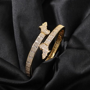 Luxuriöses Herrenarmband Gold Afrika Karte Design mit Zirkonia Besatz im modernen Hip-Hop-Stil