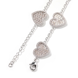 Elegante bracciale a cuore argento con tre ciondoli a cuore e pavé di zirconi cubici