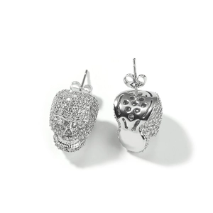 Boucles d'oreilles tête de mort en métal argenté avec micro-pavé de zircons blancs