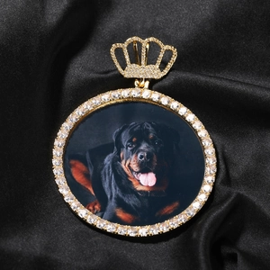 Pendentif photo rond hip hop avec bélière couronne et bordure de diamants
