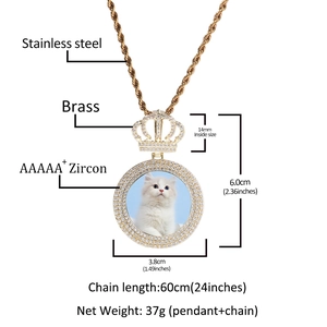 Collier médaillon photo couronne avec zircons étincelants et chaîne en or torsadée