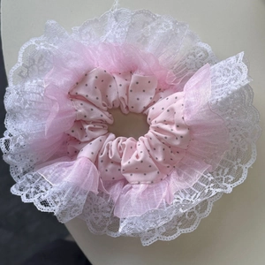 Chouchou style français à pois avec résille rose et large bordure en dentelle blanche