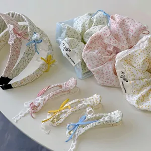 Bloemenprint haarrand en scrunchie set met fijn kant en decoratieve strikjes