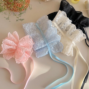 Chouchous élégants en dentelle florale multicouche en rose, bleu, beige et noir