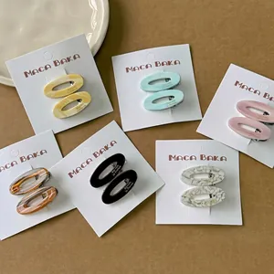 Ensemble de pinces à cheveux ovales en acétate de couleurs variées dont ambre et marbre