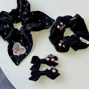 Ensemble d'élastiques à cheveux brodés fleurs et cerises avec pinces à nœud élégantes