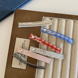 Set di 5 fermagli per capelli a cuore con motivi a quadri e strass per donna