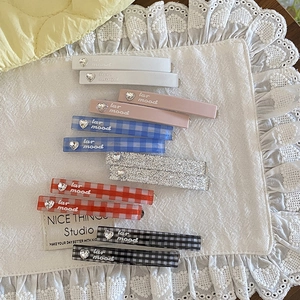 Set di fermagli per capelli a quadretti e tinta unita con strass a cuore su pizzo bianco