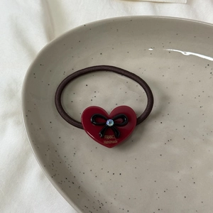 Élastique à cheveux élégant avec cœur en acétate rouge et nœud en strass en cristal