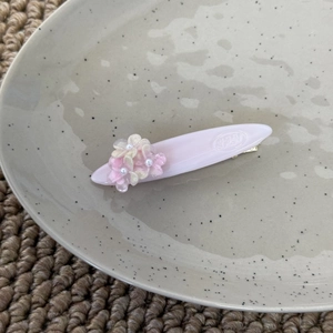 Barrette à cheveux fleurs roses avec perles blanches et fleurs 3D pour un style d'été