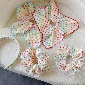 5-teiliges Set aus weißen Haargummis und Stirnband mit Herzprint, Spitze und Blasenstoff