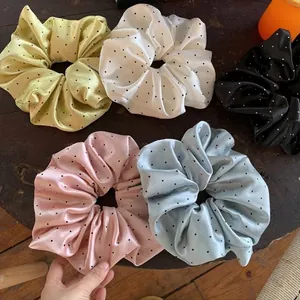 Übergroßes Glänzendes Polka Dot Satin Haargummi Für Damen Koreanischer Stil Elastisches Haarband Süßes Falten Haarseil
