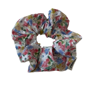 Floral print pink scrunchie with oil painting pattern for spring hairstyles